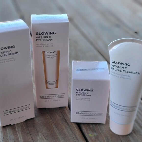 Glowing Vitamin C Skincare Collection – 4 Piece Set - Picture 2 of 5
